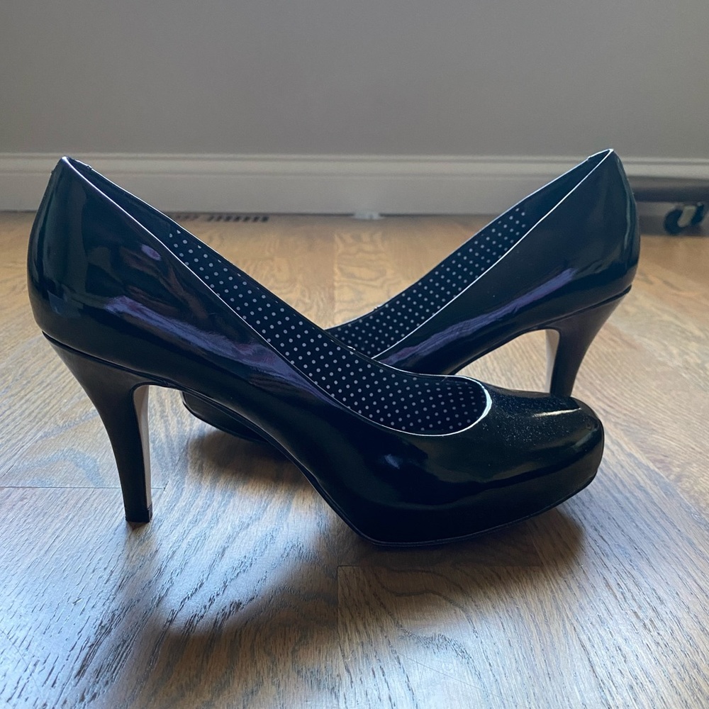 Size 9 Madden Girl Black Pumps!